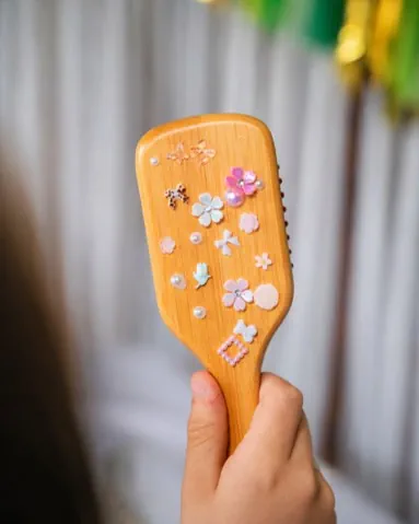 Home_Product_BambooHairbrush